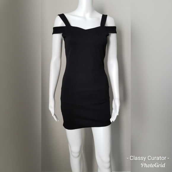 Miss Selfridge Dresses & Skirts - NWT Miss Selfridge Petite black bodycon dress